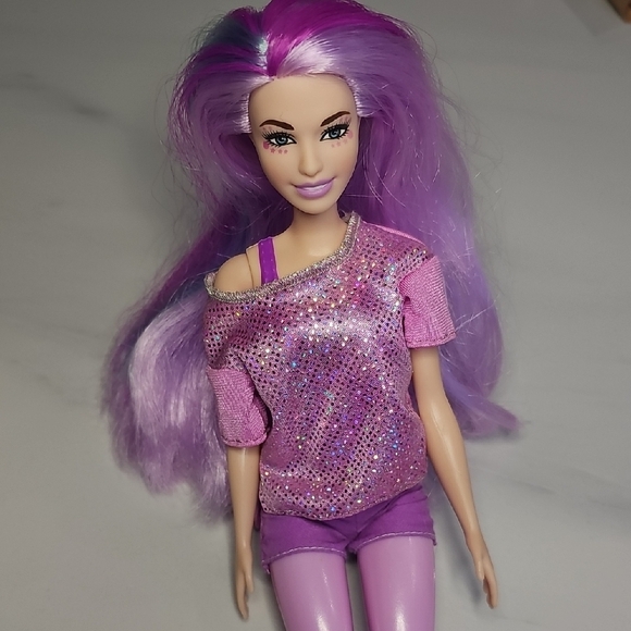 Barbie Doll with Purple Hair and Outfit - Picture 5 of 6
